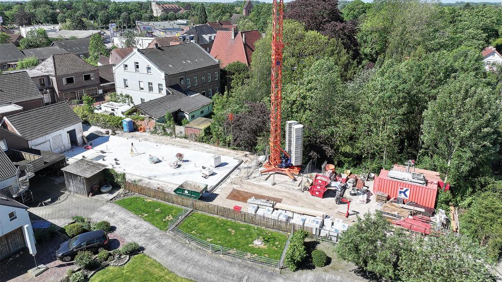 Der Bau der Bücherei samt Begegnungsstätte schreitet voran.  © Foto: Battermann/Horizont Fotos