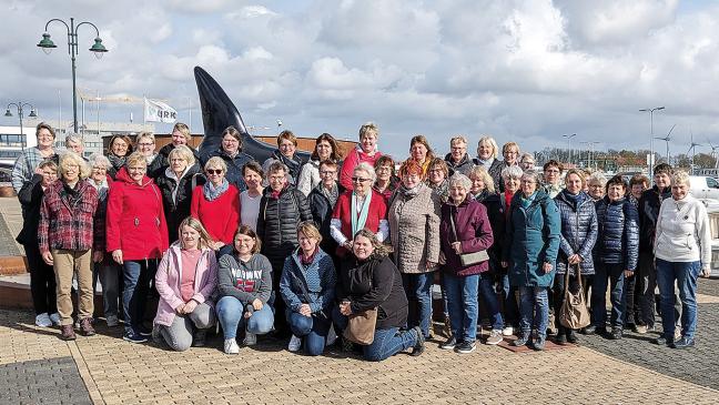 Landfrauen lassen sich von Tulpen und Urk verzaubern