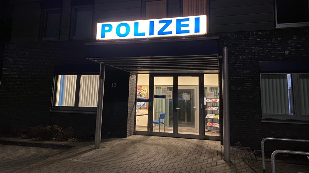 Zeugen können sich mit Hinweisen an die Polizei in Weener wenden. © Foto: Hanken