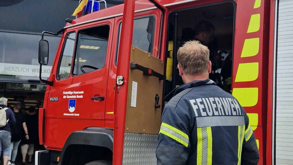 Die Feuerwehr war in Bunde im Combi im Einsatz. © Iwanoff