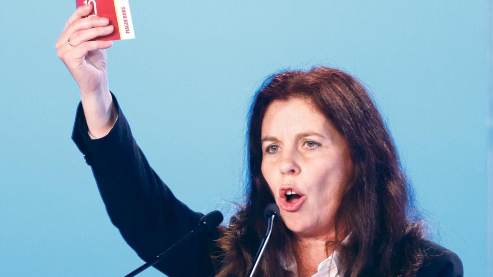 Die AfD-Kreisvorsitzende Anja Arndt begrüßte im November den Europa-Spitzenkandidaten Maximilian Krah in Ostfriesland und erwartet nun die Bundestagsabgeordnete Beatrix von Storch. © Foto: Koall (dpa)