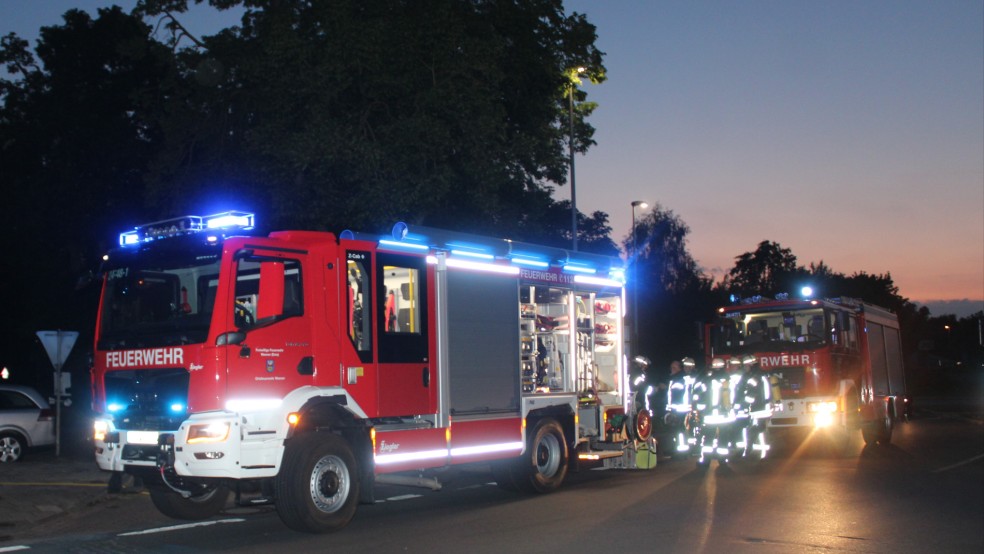 Mit zwei Fahrzeugen und etwa 15 Einsatzkräften rückte die Feuerwehr Weener in der vergangenen Nacht nach einem Feueralarm aus. © Feuerwehr/Rand