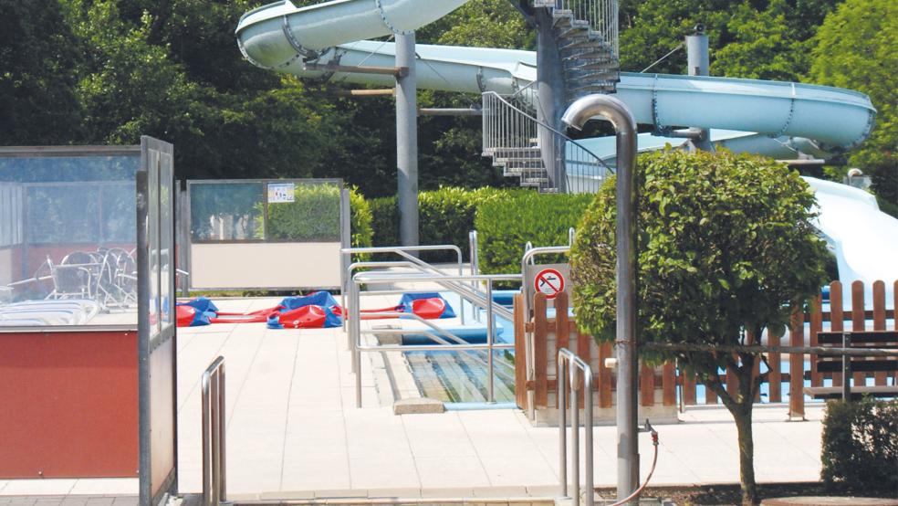 Ein tristes Bild: Das Friesenbad hat seit Sonnabend seinen Badebetrieb bis auf weiteres beenden müssen.  © Foto: Hoegen
