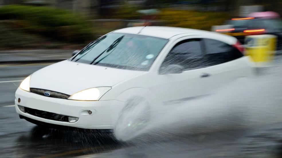 Bei Aquaplaning verlor eine Frau die Kontrolle über ihr Auto. © Pixabay