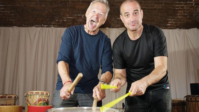 Duo lässt Drumsticks fliegen