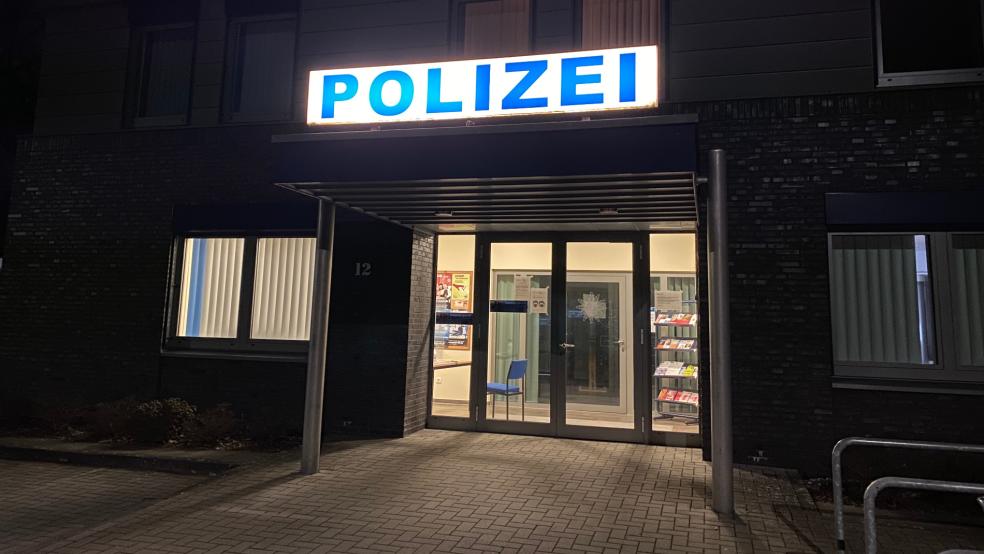 Die Polizei in Weener sucht nach dem Unfallfahrer. © Foto: Hanken