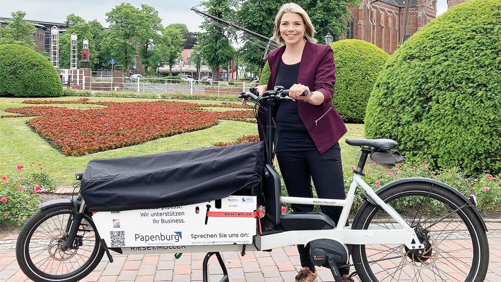 Bürgermeisterin Vanessa Gattung freut sich auf das diesjährige »Stadtradeln«.  © Foto: Stadt Papenburg