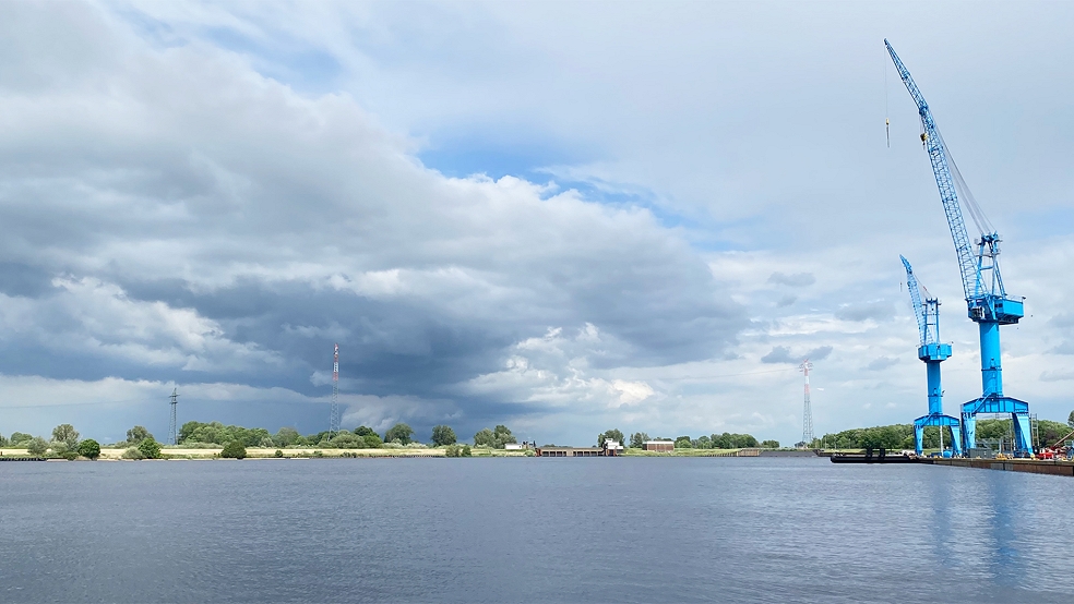 Schwarze Wolken sind heute über der Meyer Werft aufgezogen. Die ersten Umstrukturierungspläne liegen auf dem Tisch - mit massiven Streichungen. © Archivfoto: Hanken