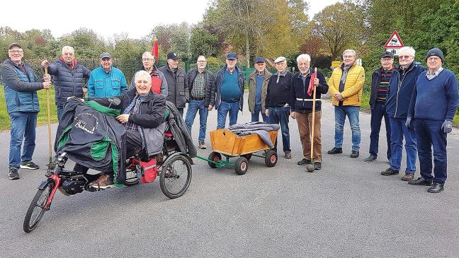 Teutonias Männer-Fitness-Gruppe boßelt bis zum Regen