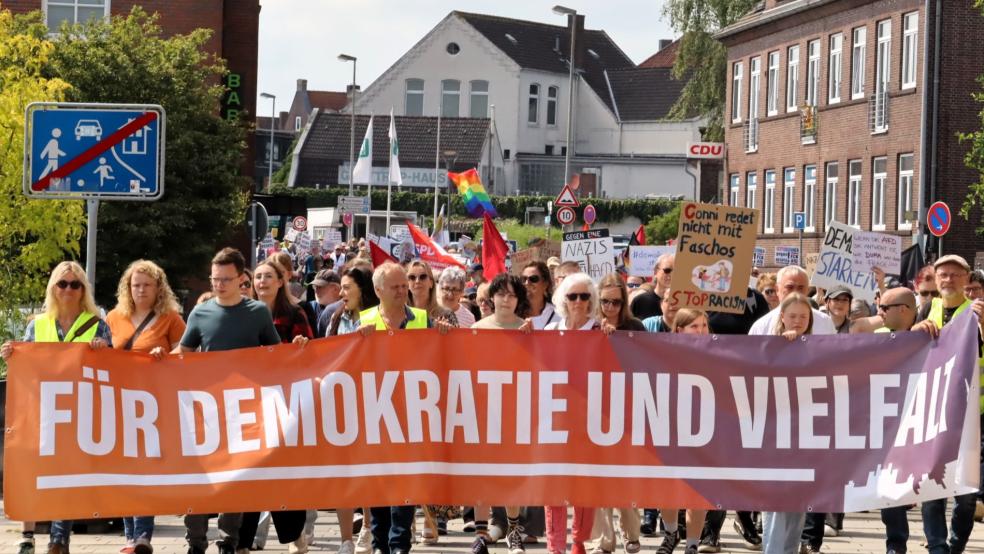400 Menschen gingen in Leer auf die Straße. © Ammermann