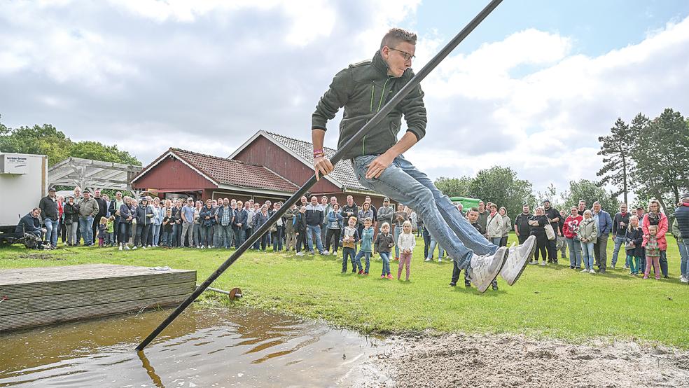 Sönke Buß belegte den ersten Platz beim Pulsstockspringen. © Foto: Bruins