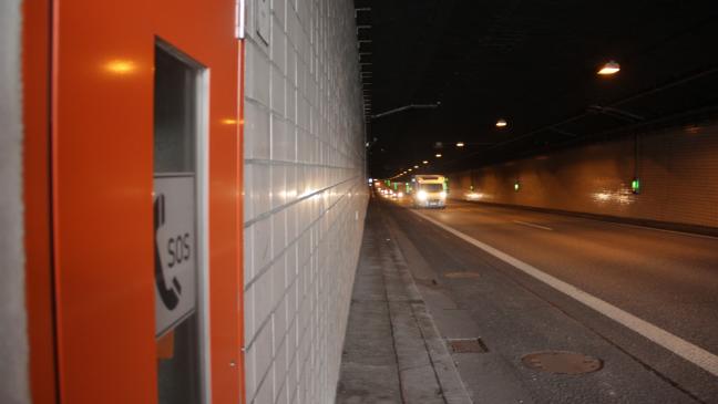 Überholverbot missachtet: Unfall im Emstunnel