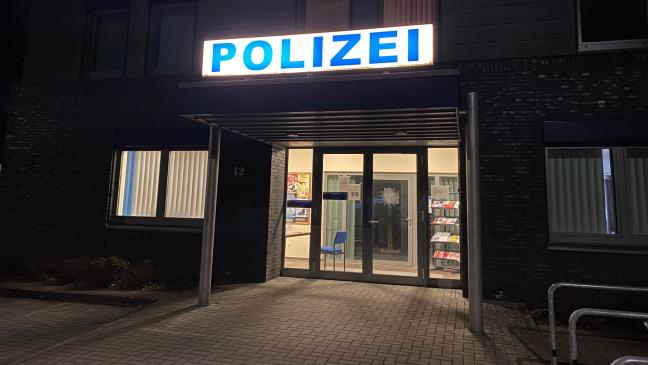 Autofahrer driftet über Lidl-Parkplatz