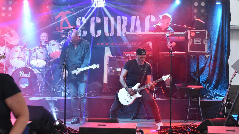 Die »Rock- und Showband aus dem Norden« - »Accuracy« wird am Sonnabend im Zelt des BSV Bingum für Stimmung sorgen. Ab 20 Uhr geht es los. © Kuper