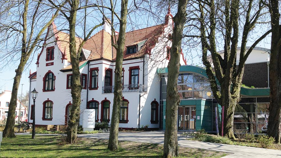 Die Volkshochschule Papenburg mit der Villa Dieckhaus.  © Foto: VHS