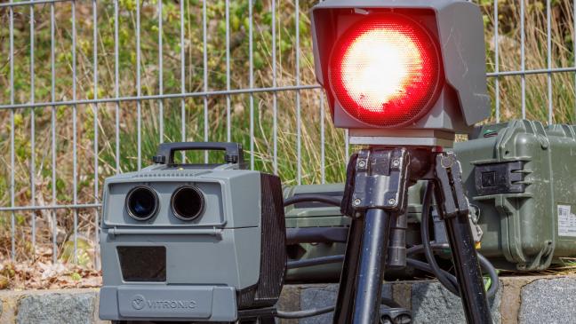 Gestohlener Blitzer in Gewässer wieder aufgetaucht