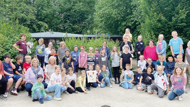 Weeneraner Grundschüler begrüßen niederländische Gäste