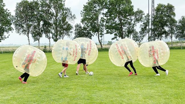 Feuerwehr-Duell im Finale beim Bubble-Soccer