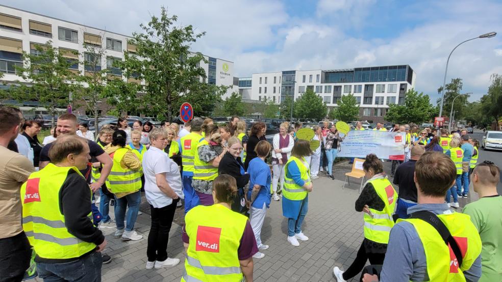 Mitarbeiter des Klinikums hatten kürzlich für mehr Geld demonstriert. © Archivfoto: Wolters