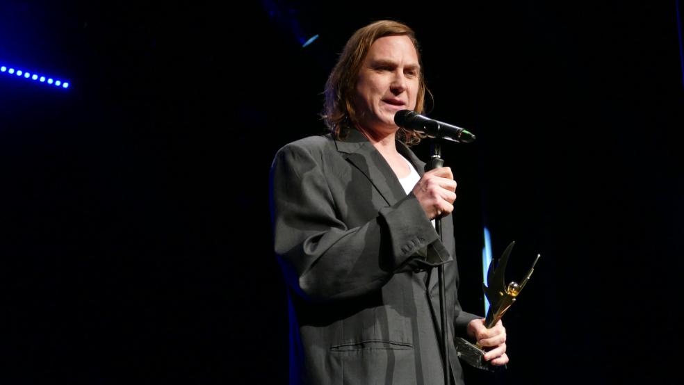 „Selten so viele witzige Menschen kennengelernt“: Lars Eidinger wird Ostfriesland nicht nur wegen seines Schauspielpreises nachhaltig in Erinnerung behalten © Jürgens