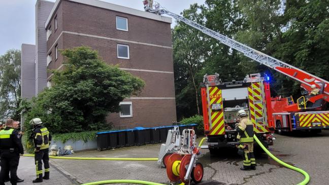 Schuhregal im Hausflur gerät in Brand