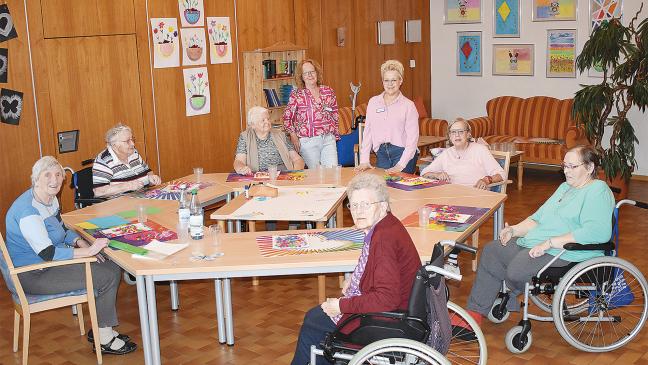 Senioren erschaffen kleine Kunstwerke