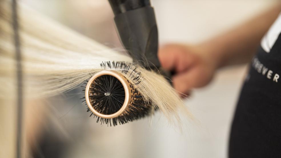 Zu den Unternehmen aus dem Landkreis Leer, die einen Nachfolger suchen, gehören mehrere Friseurbetriebe. © Pixabay (Symbolfoto)