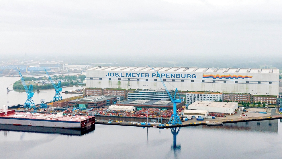 Die Meyer Werft befindet sich aktuell in einer großen Krise. Land, Bund, Kommunen, Betriebsrat und Werftführung kamen heute zu einem konstruktiven Gespräch zusammen. © Schuldt/dpa