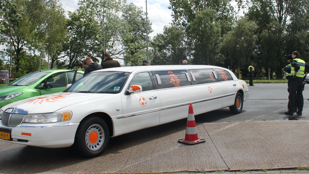 Auch die Insassen dieser niederländischen Limousine mussten sich einer Kontrolle entziehen. © Busemann