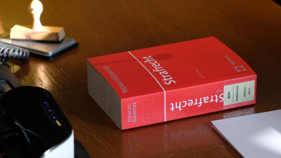 In gleich drei Anklageschriften werden einem Emder zahlreiche Straftaten zur Last gelegt. © dpa (Symbolfoto)