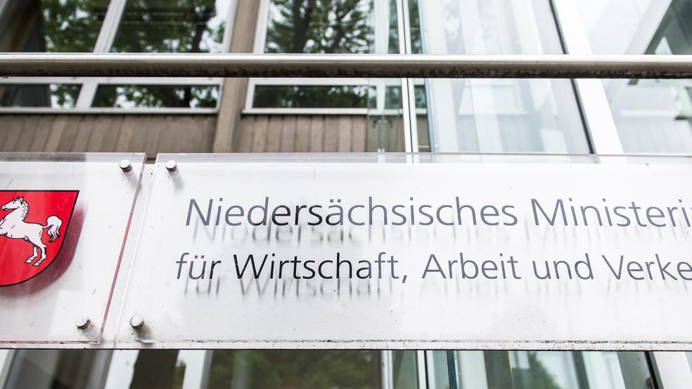 Hinter verschlossenen Türen fand am Mittwochabend im Niedersächsischen Wirtschaftsministerium ein Austausch über die Zukunft der Meyer Werft statt.  © Foto: dpa