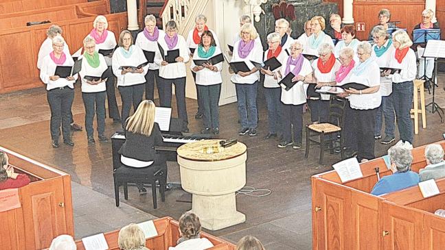 Frauenchor Jemgum beim offenen Haneburg-Singen