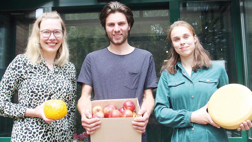Initiatoren des neuen Markts: Maren Baumann von der Stadt Weener (links) sowie Leon de Kloet und Melissa Brouwer.  © Foto: Busemann