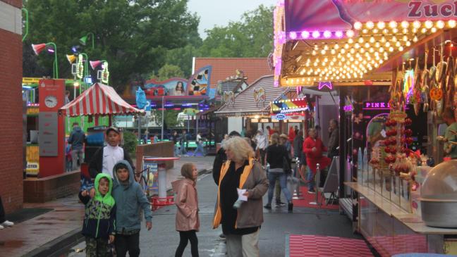 Regnerischer Start in Johannimarkt