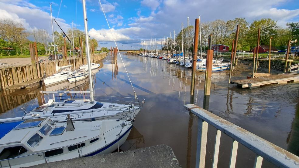 Wie die anderen kommunalen Häfen an der Ems leidet auch der Jemgumer Hafen unter der Verschlickung des Flusses. © Szyska