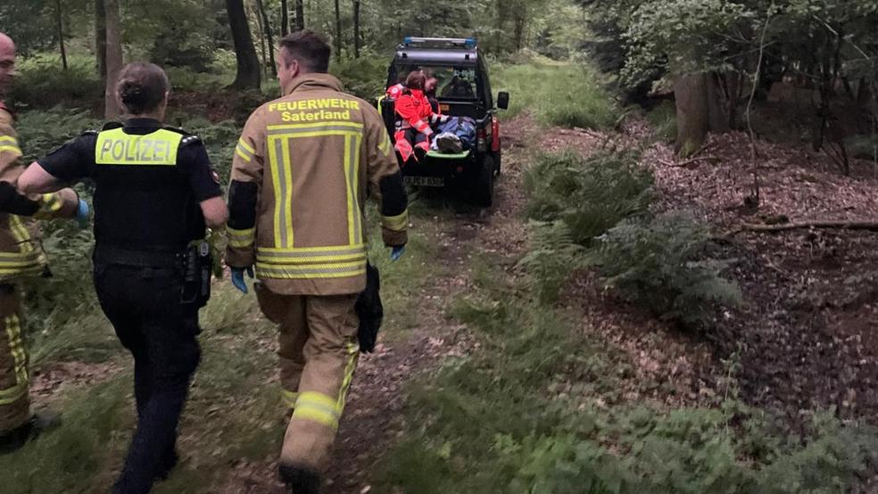 Mit einem Gator, das ist ein spezielles Transportfahrzeug, holte die Feuerwehr die 85-Jährige aus dem Wald. © Feuerwehr
