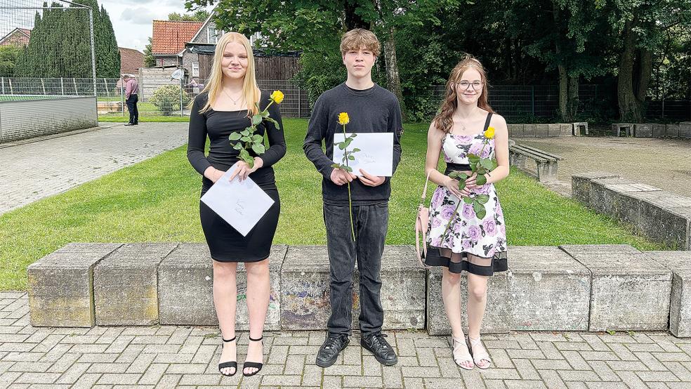 Hier drei der fünf Abgänger der Klasse 9b der Oberschule Bunde. © Oberschule