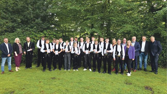 Dachdecker-Gesellen freigesprochen - Zwei Rheiderländer dabei