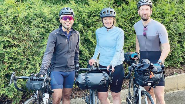 Radfahr-Trio begeistert von Schönheit der Poldergegend