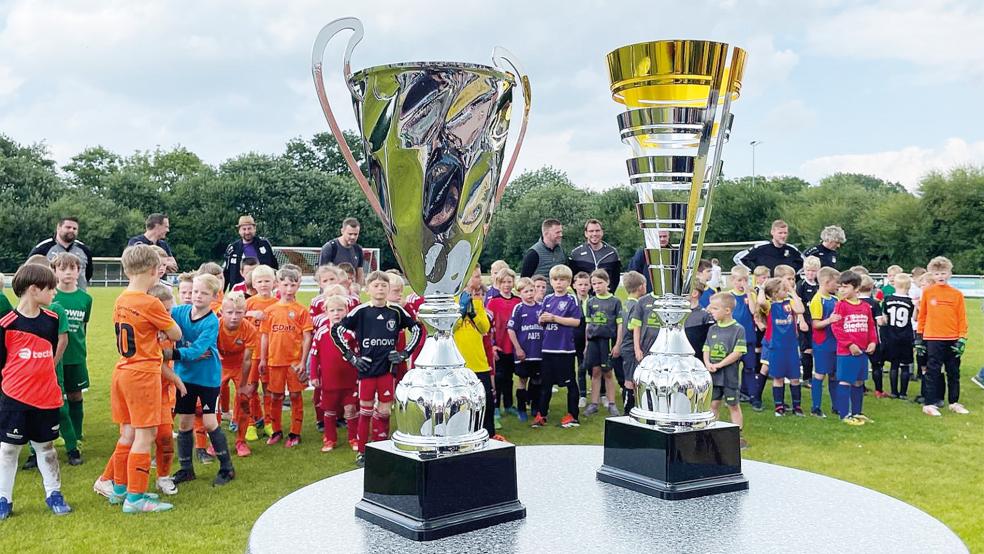 Am Samstag ging es beim »Weener Plastik Sommercup« des TV Bunde für die F-Junioren um Pokale und Medaillen .  © Fotos: Ammermann