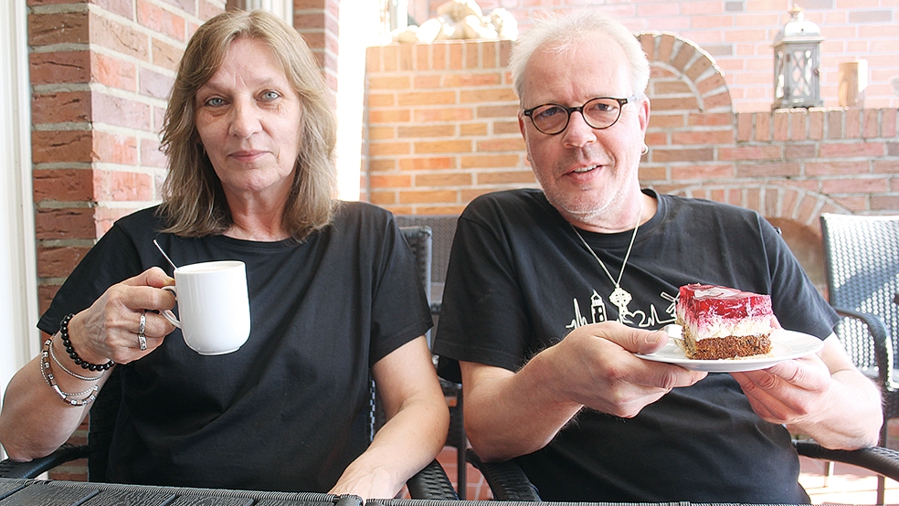 Rita Schlenker und Stephan Boldog haben das »Lüttje Café« in Ditzum sieben Jahre lang erfolgreich geführt.  © Foto: Busemann