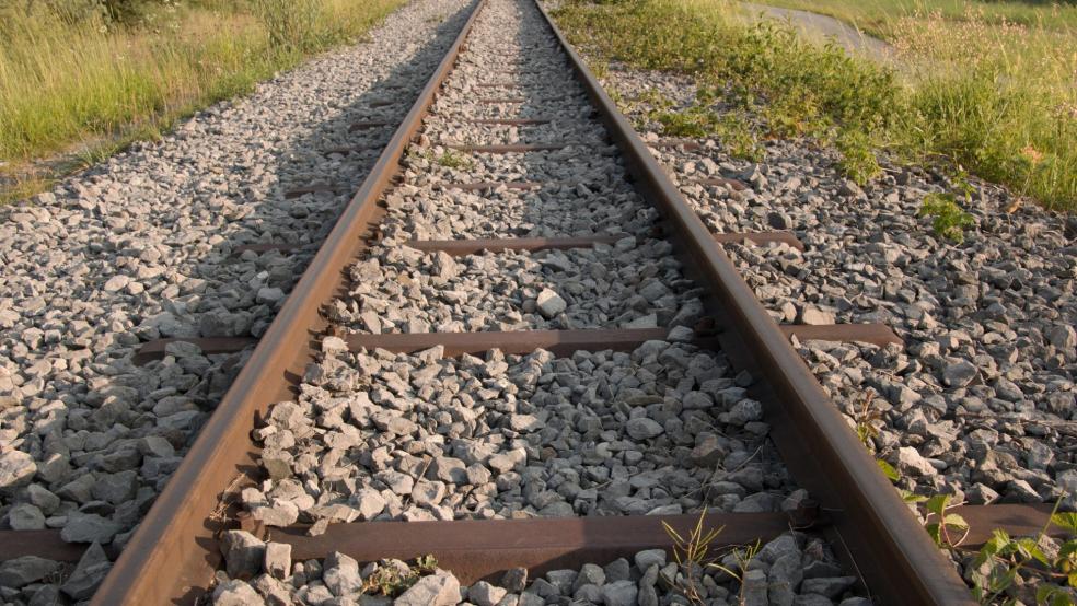 Der Unfall ereignete sich auf einem unbeschrankten Bahnübergang. © Pixabay (Symbolfoto)