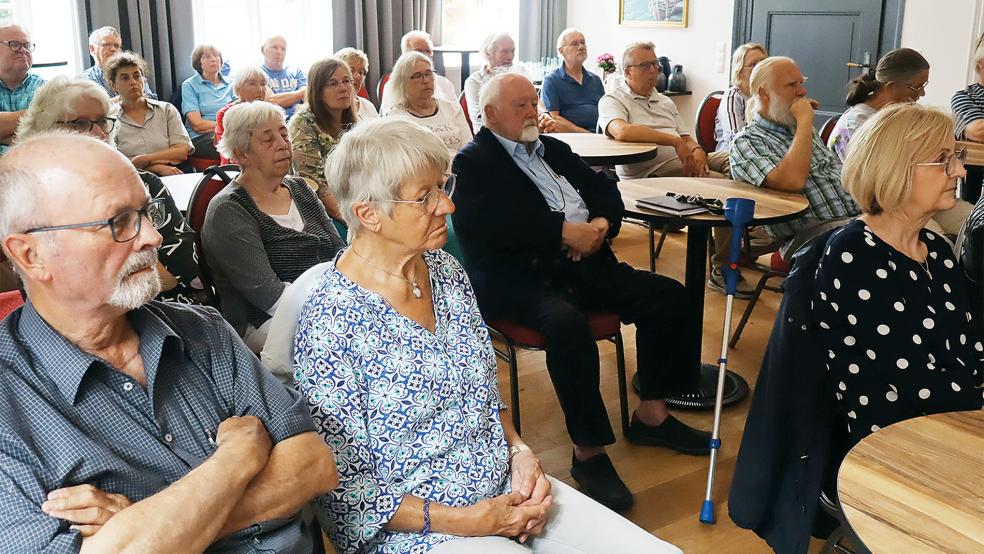 Etwa 40 Zuhörer verfolgten den Vortrag.  © Fotos: Ammermann