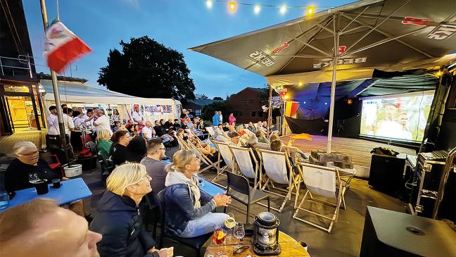 Rheiderländer verfolgen EM-Achtelfinale - auch im Stadion