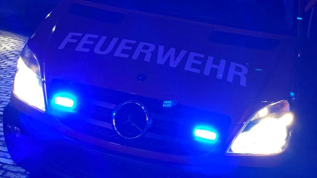 Gartenhütte geht in Flammen auf