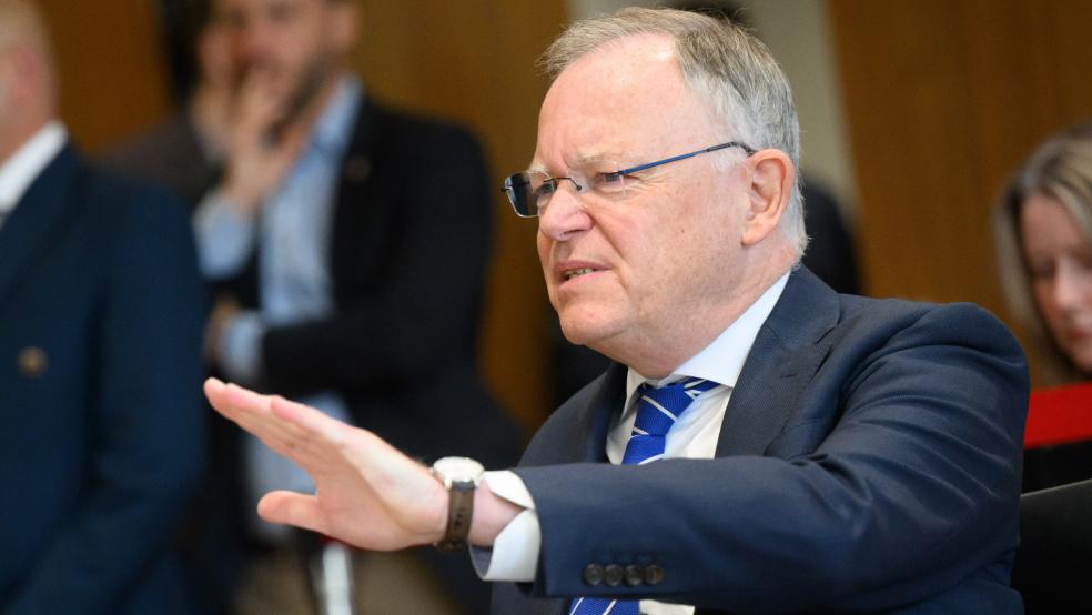 »Ohne Wenn und Aber: Das ist eine ernste Lage und die Zukunft der Meyer Werft steht auf dem Spiel«, sagt Niedersachsens Ministerpräsident Stephan Weil. © Stratenschulte (dpa)