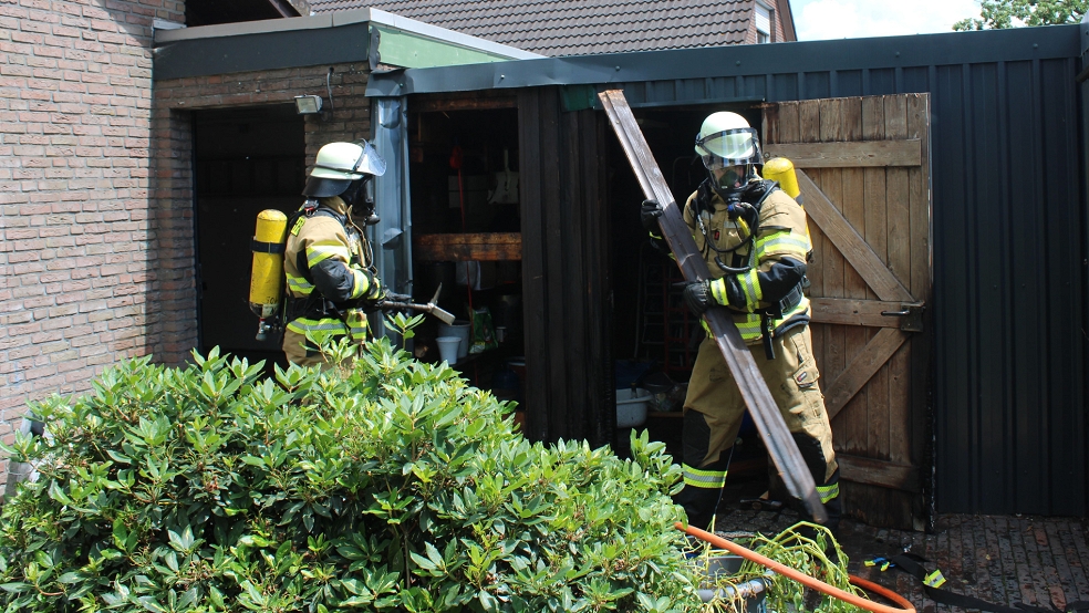Ein Trupp unter Atemschutz konnte das Feuer schnell unter Kontrolle bringen. © Rand (Feuerwehr)