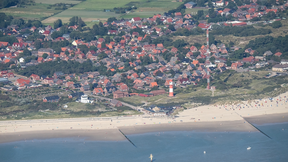 Eine Urlauberin hatte am Strand der Insel Borkum (Foto) mehrere verdächtige Säcke entdeckt und die Polizei alarmiert. © Schuldt (dpa)