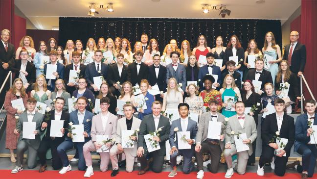 Acht Rheiderländer machen Abitur an der FCSO