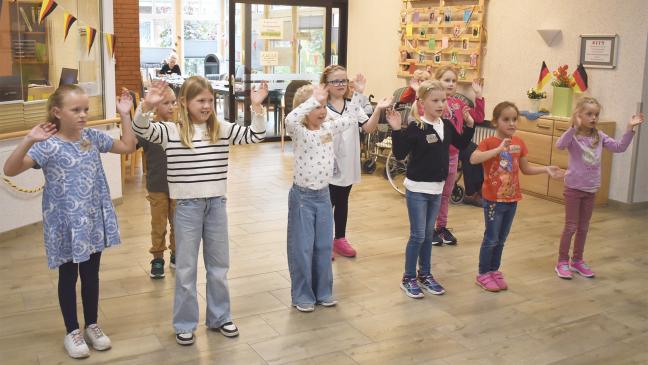 Das Altenzentrum bekommt jungen Besuch